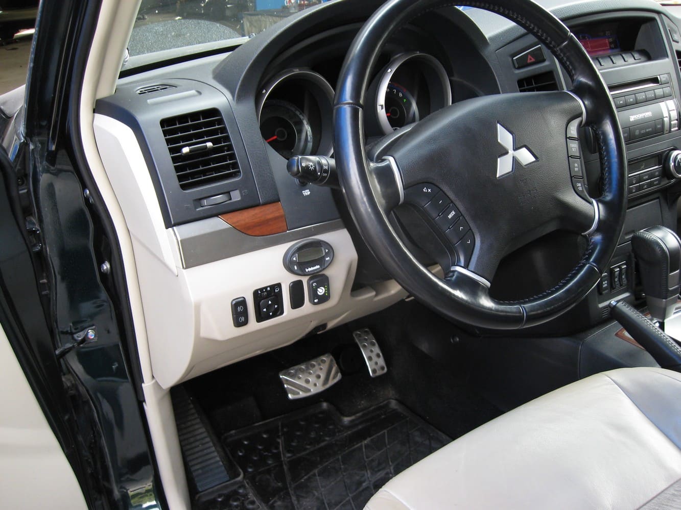 Mitsubishi Pajero 4 (2006-2011) 3.2 л.