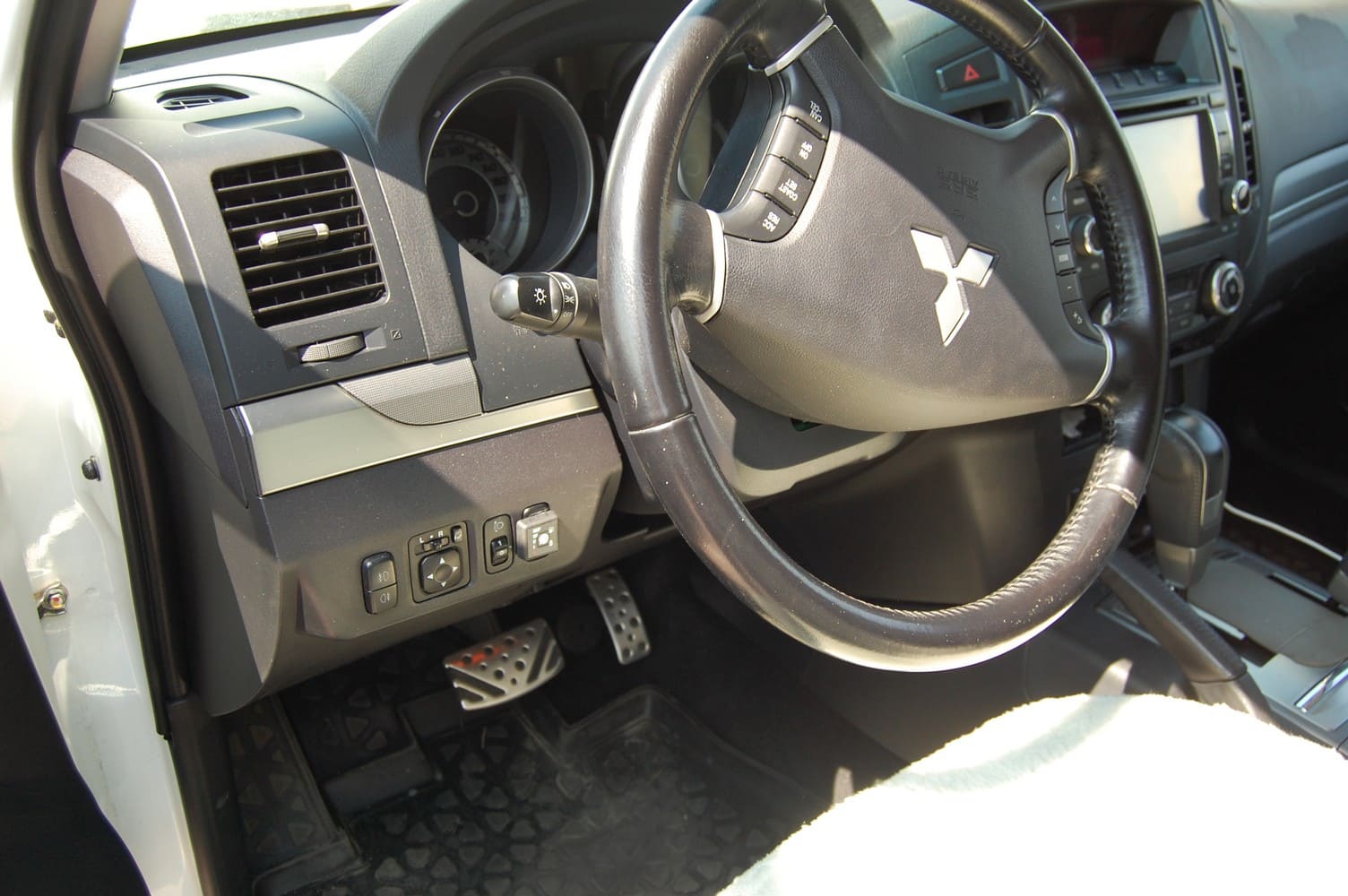 Mitsubishi Pajero 4 (2011-2014) 3.2 л.