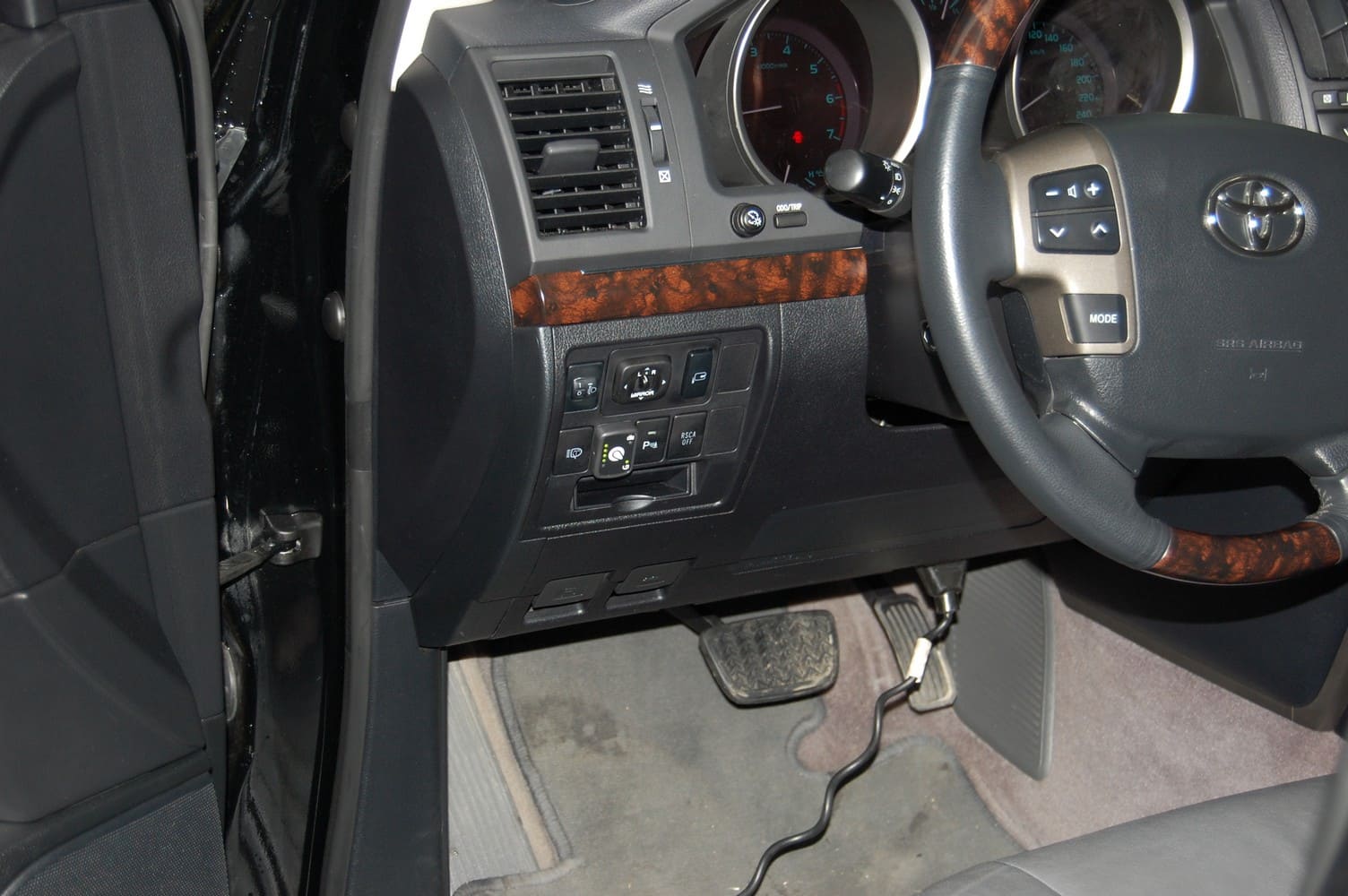 Toyota Land Cruiser 200 Series (2007-2011) 4.5 л.